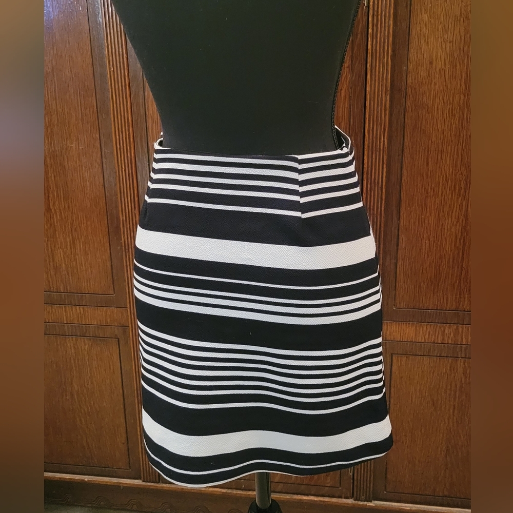 Saks Fifth Ave B&W Stripe Mini Skirt Size XS